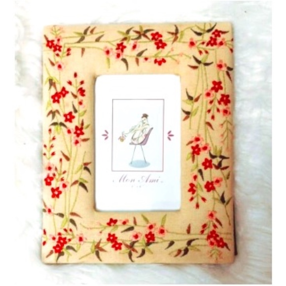 Mon Ami Fabric Embroidered Frame for 4"x6" Picture - Picture 1 of 3